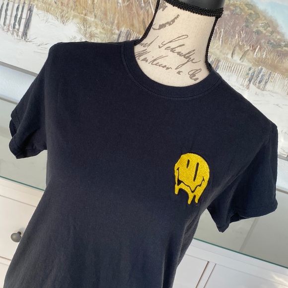 Smiley Originals Embroidered Black and Yellow Short Sleeve T-Shirt Size Small 🙂 - Picture 3 of 11